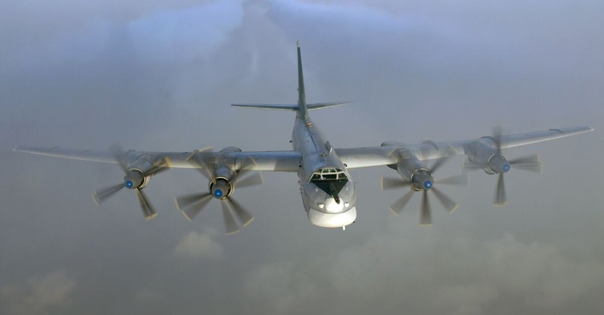 Russia used Tu-95MS bomber jets to attack Ukraine: explosions heard in western regions