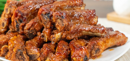 How to cook pork ribs properly to make them soft and juicy: what you need to add