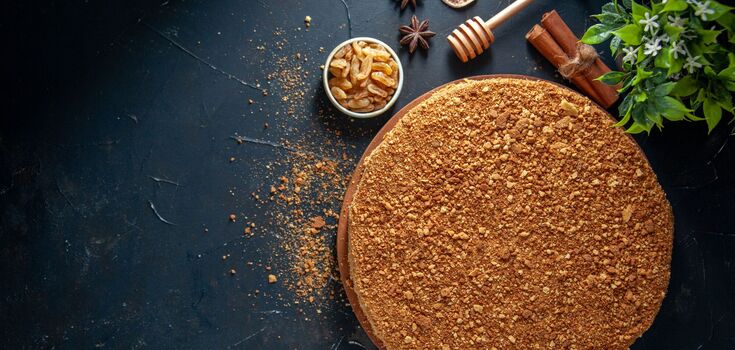 Honey cake with caramel mousse: how to diversify the usual dessert