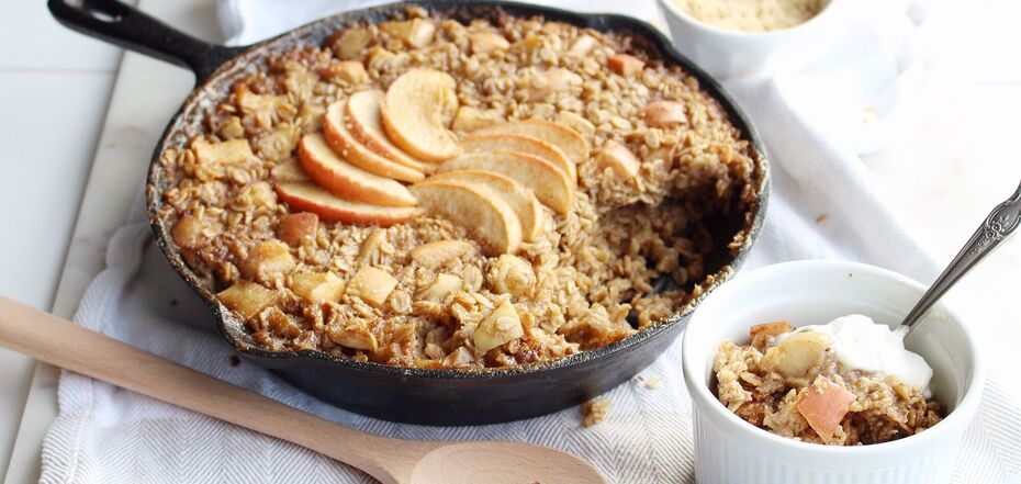 Tastier than a charlotte: healthy apple pie with oatmeal and nuts