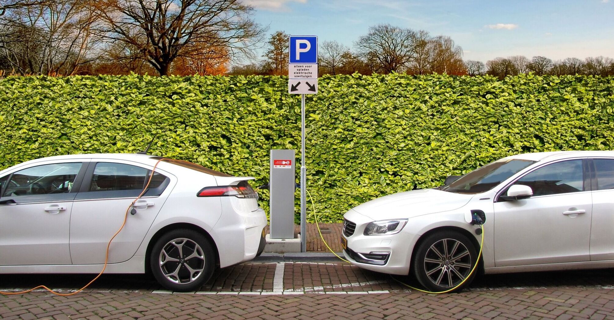 Порівняння електромобілів та гібридів