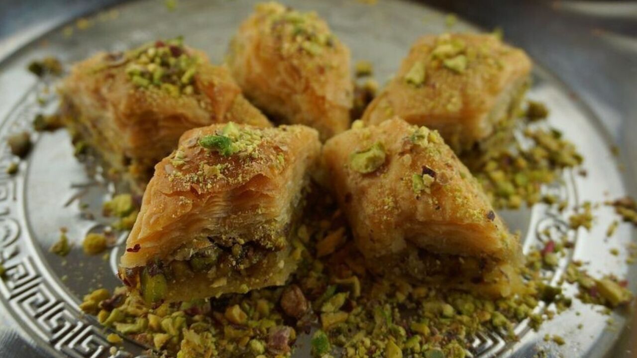 Real oriental baklava at home: what dough to make
