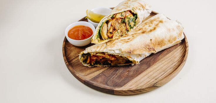 What to wrap in pita bread to make it tasty and healthy: an interesting idea