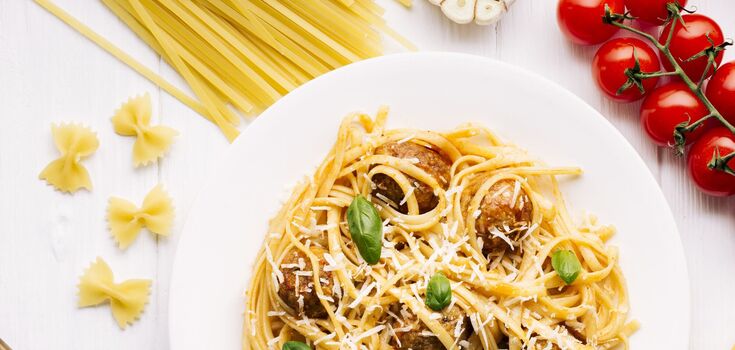 A light version of carbonara pasta that every housewife can cook: step-by-step recipe