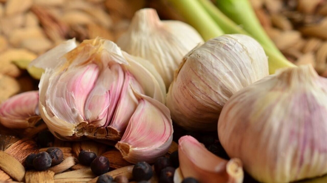 Raw garlic