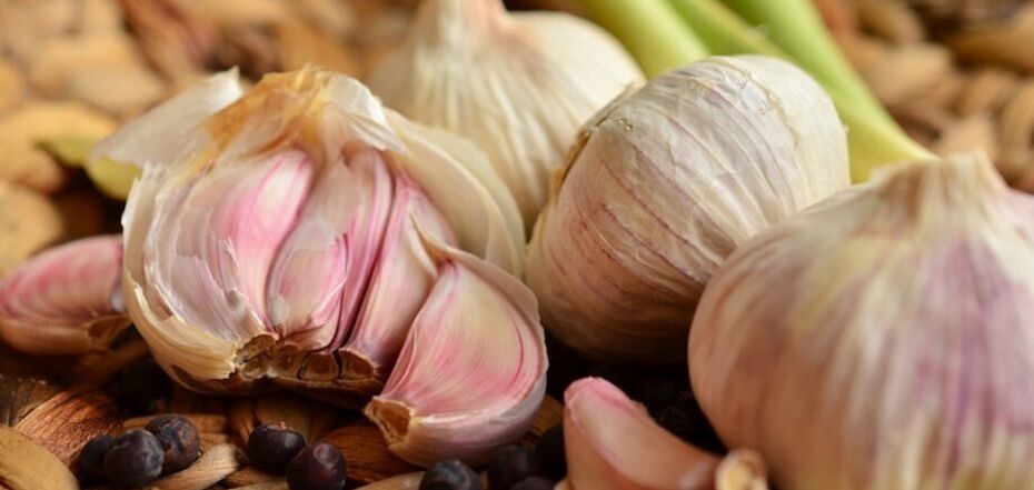 Surowy czosnek