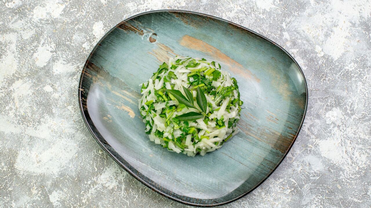 Spring green salad with an interesting dressing: you will need simple ingredients