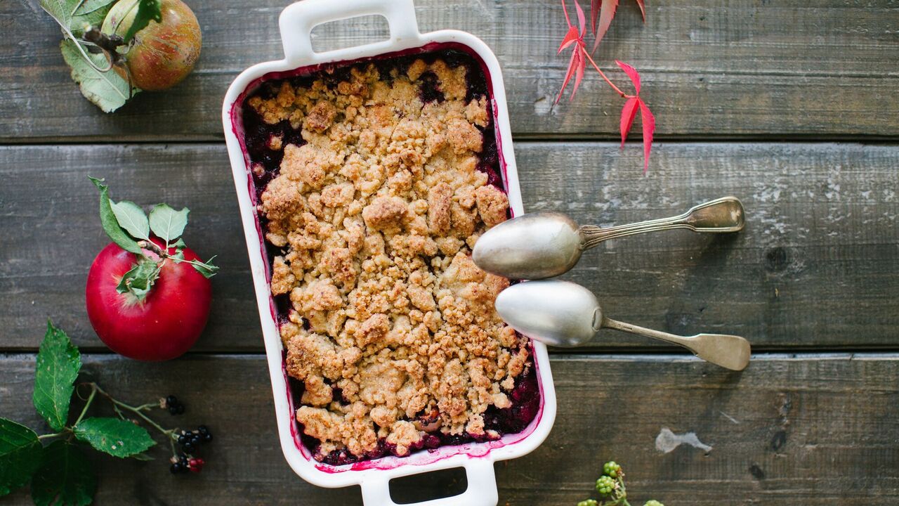 Grated berry pie