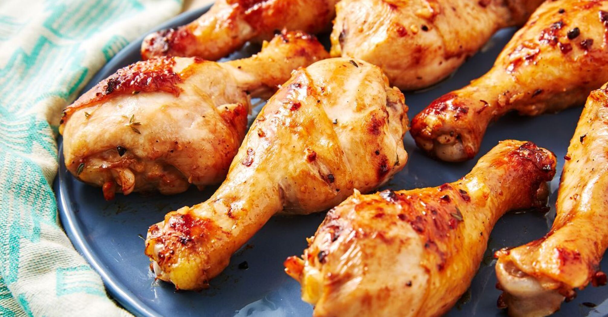 How to cook chicken drumsticks for lunch: the meat will be very tender