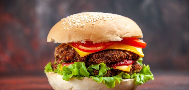 Classic burger with a crispy homemade bun: how to make the ferment correctly