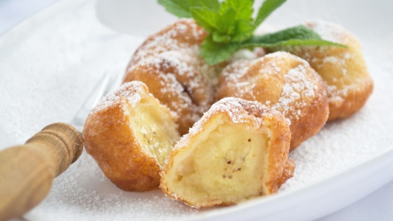 Juicy battered banana for breakfast: easier than pancakes