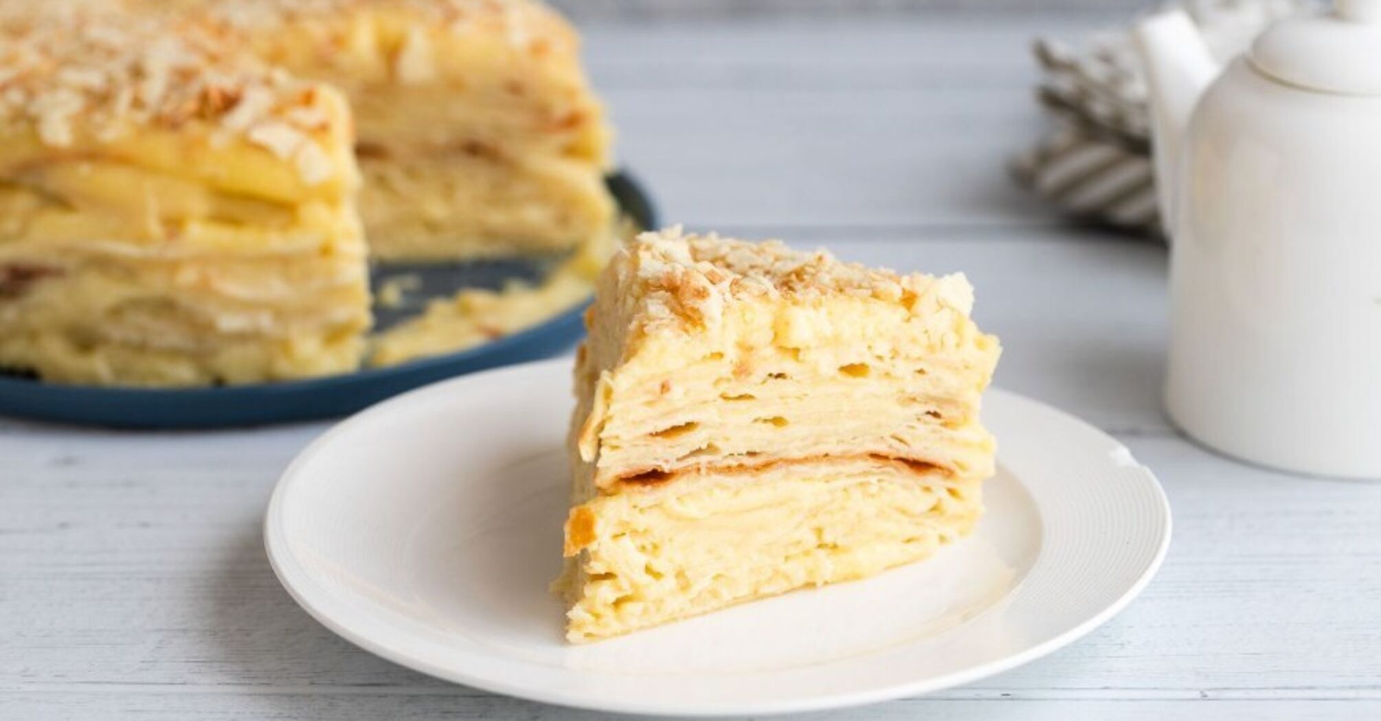 Homemade cake in 20 minutes: without dough and oven