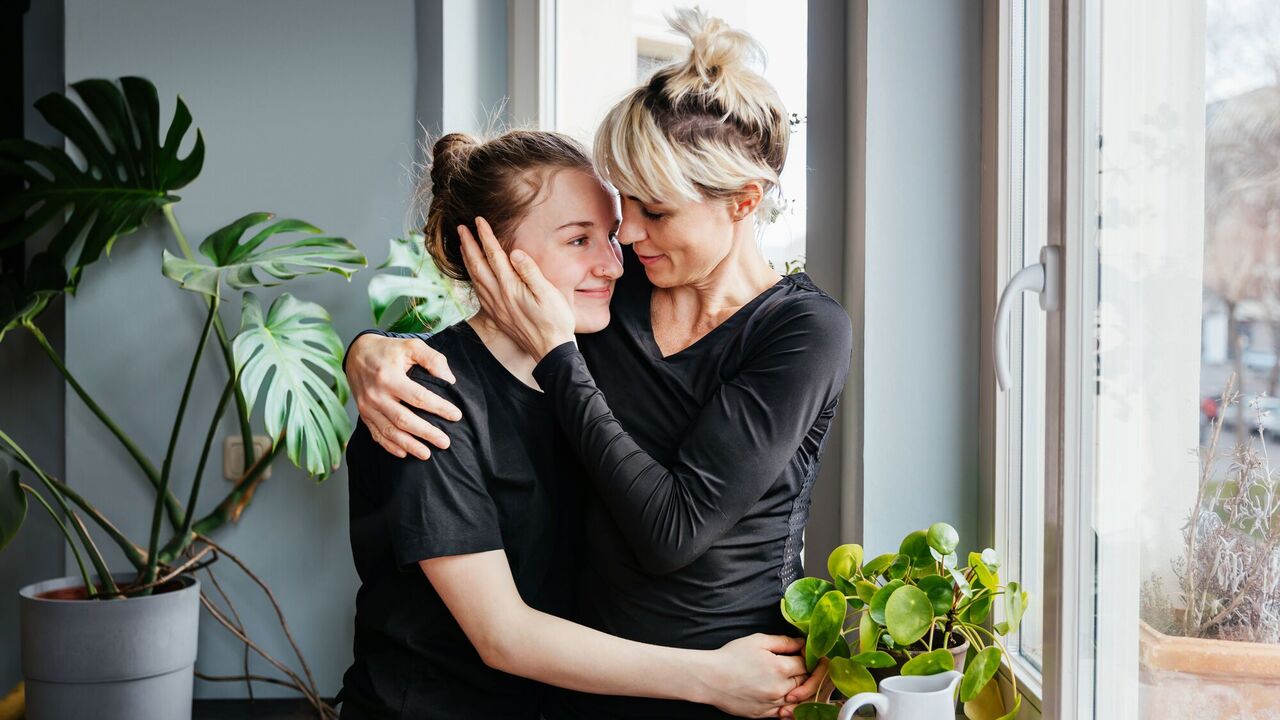 Psychiatra dziecięcy nazywa frazę, której rodzice nie powinni mówić dziewczynkom: stwarza problemy