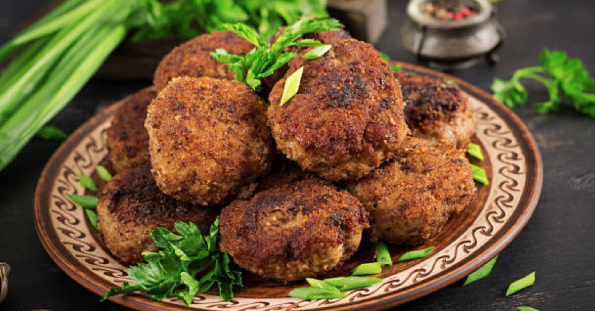 What to do to prevent oil splattering when frying cutlets: a simple method