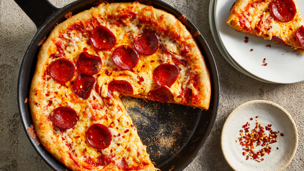 How to make pizza in a pan: without dough, yeast and pita bread