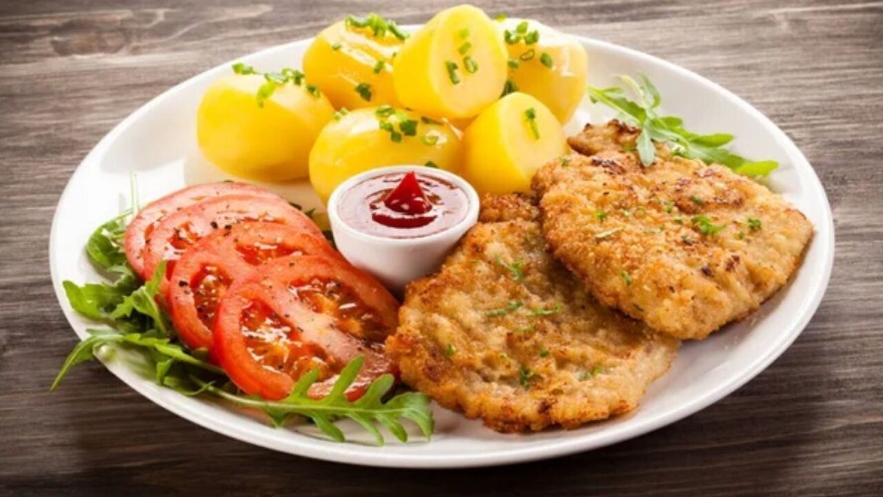 When to salt chops to make them juicy and soft