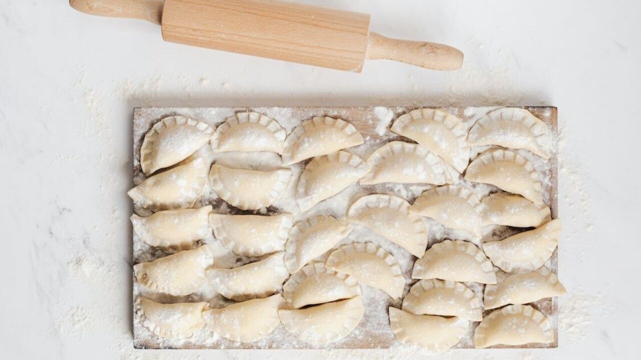 Z jakiego ciasta powstają idealne pierogi: dzielenie się technologią