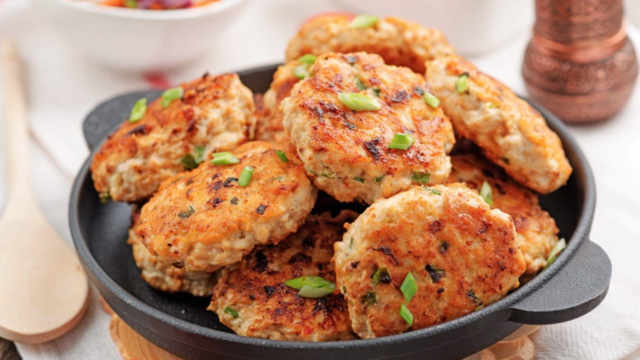 Fish cutlets that always turn out juicy and hold their shape: a simple recipe