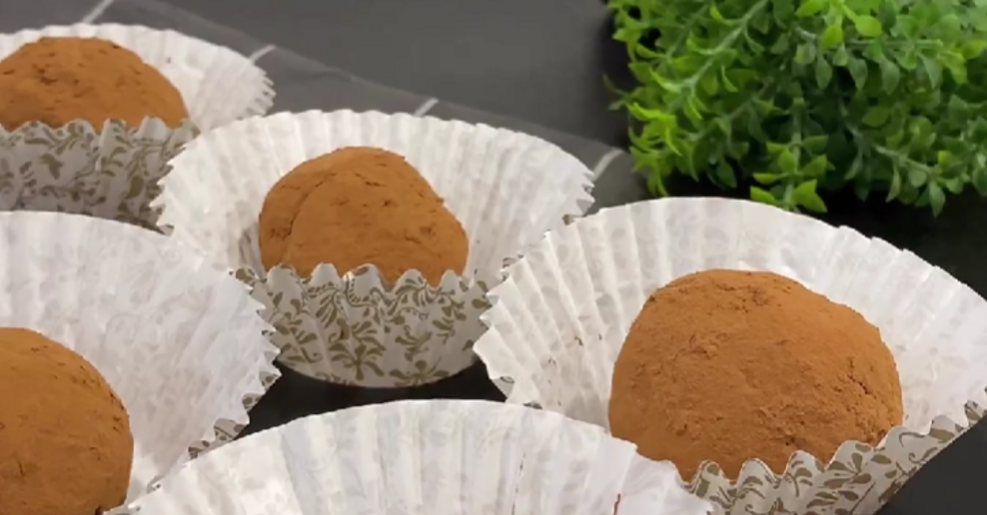 Kulki tiramisu w 5 minut: bez jajek, śmietany i pieczenia