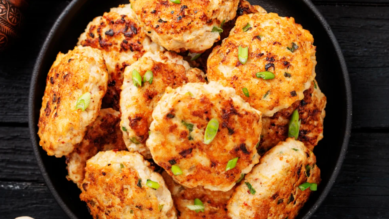 Cutlets in a new way: what to add to the dish for an original taste