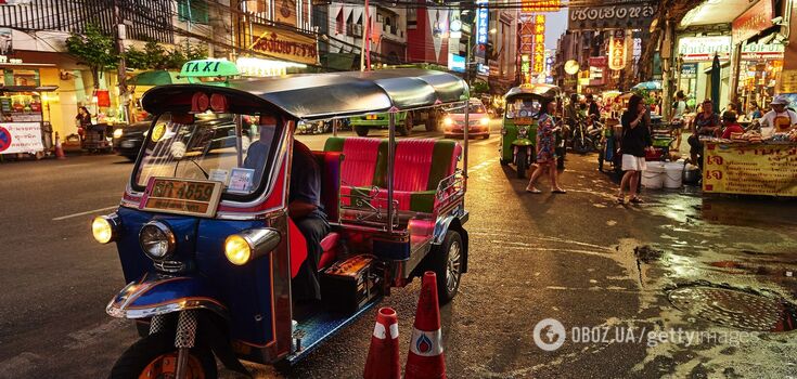 A Russian tourist knocked down 7 power poles and left several blocks in Phuket without electricity: the car turned into scrap. Photo