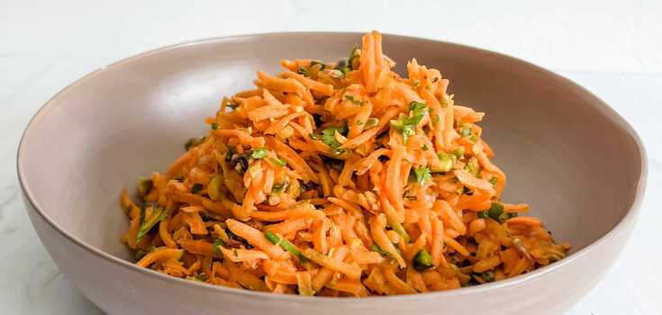 Light carrot salad without mayonnaise: how to season