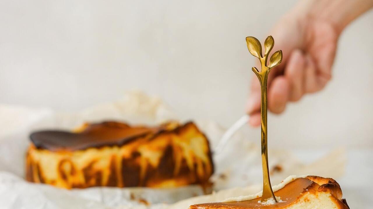 Healthy cottage cheese casserole without flour: it turns out to be fluffy and holds its shape