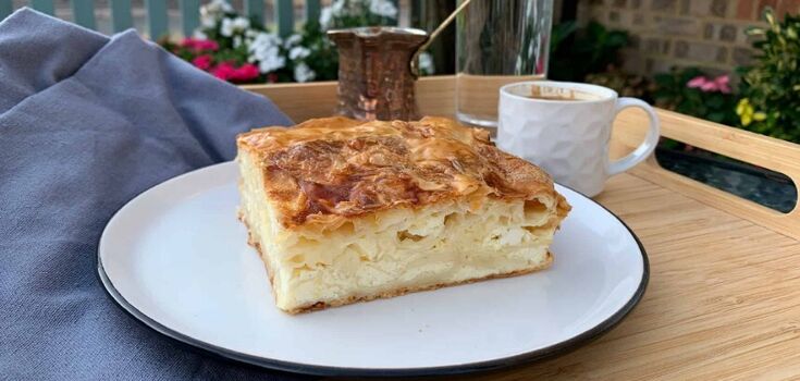 Pita bread and cottage cheese pie: no need to knead and roll out the dough