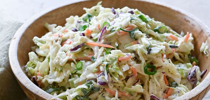 Light salad without mayonnaise with chicken, Korean carrots and Chinese cabbage: how to dress it