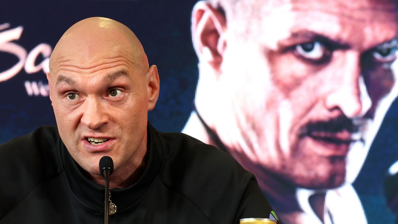 Tyson Fury talks about postponing the fight with Usyk
