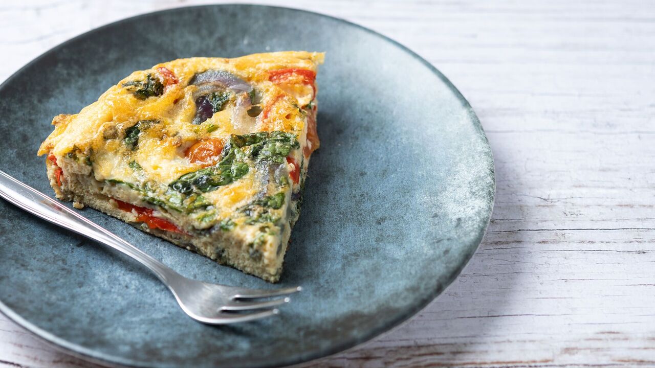 Puff pastry pie with cheese and spinach: a great breakfast in a few minutes
