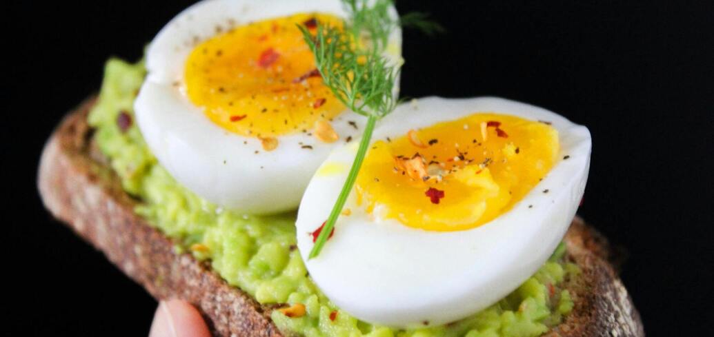 How long to cook eggs for different degrees of doneness: a table for determining consistency