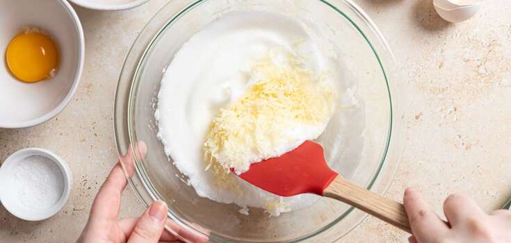 What can replace eggs in baking: top 8 universal options