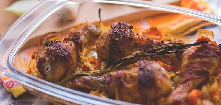 How to bake drumsticks to make them juicy: a simple cooking idea