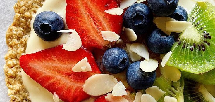 Recipe for biscuits with berries and cream