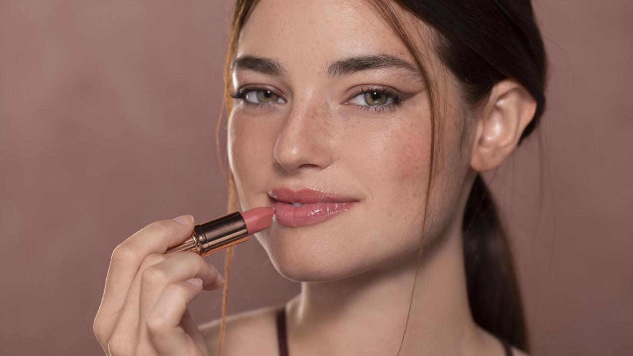 How to keep your makeup on all day: a simple free life hack