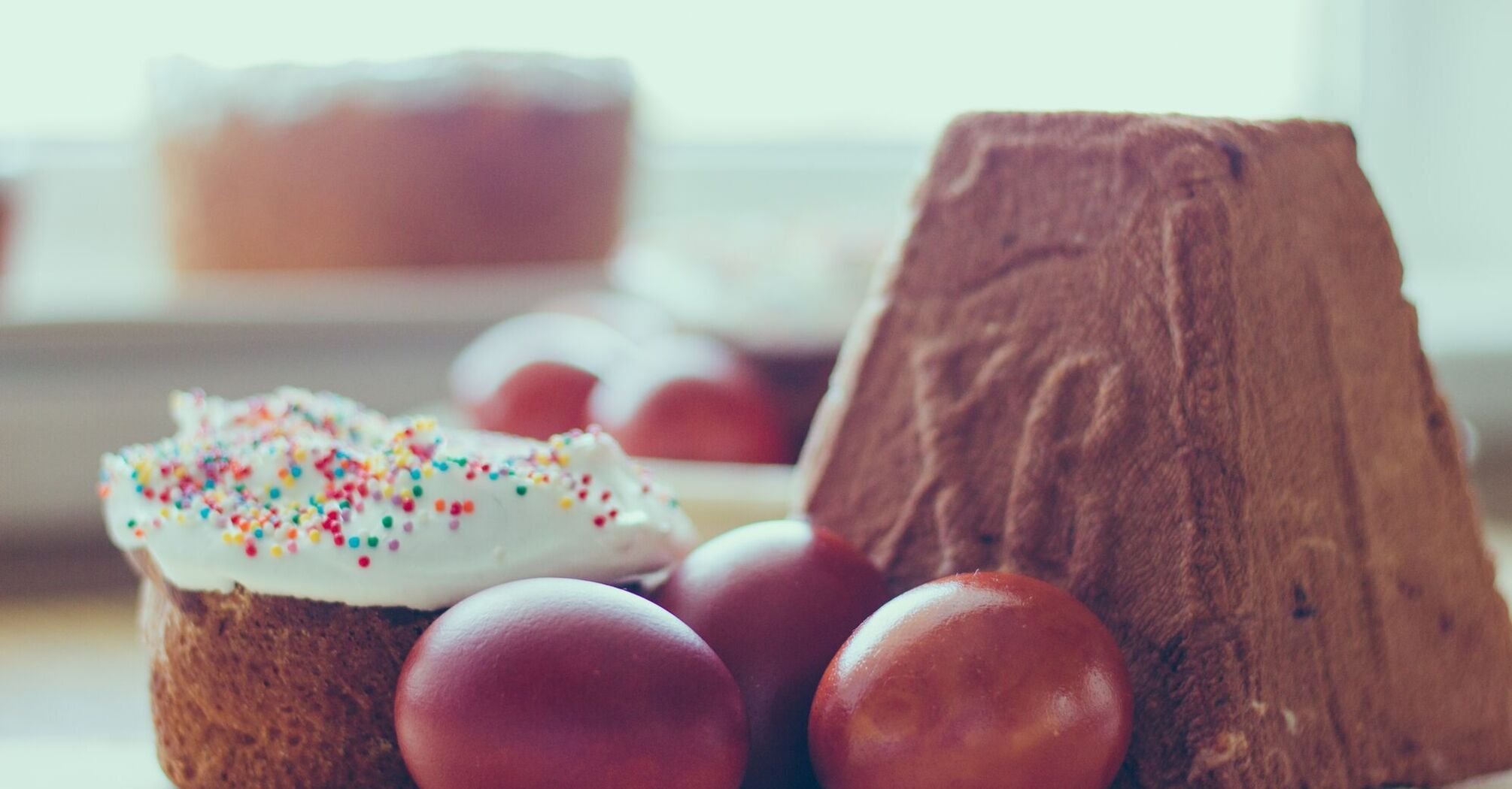 Spektakularny tort tiramisu, którego nie trzeba piec: jak przygotować świąteczny deser