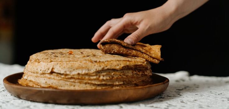 Successful pancakes with cottage cheese and herbs: they are thin and do not tear