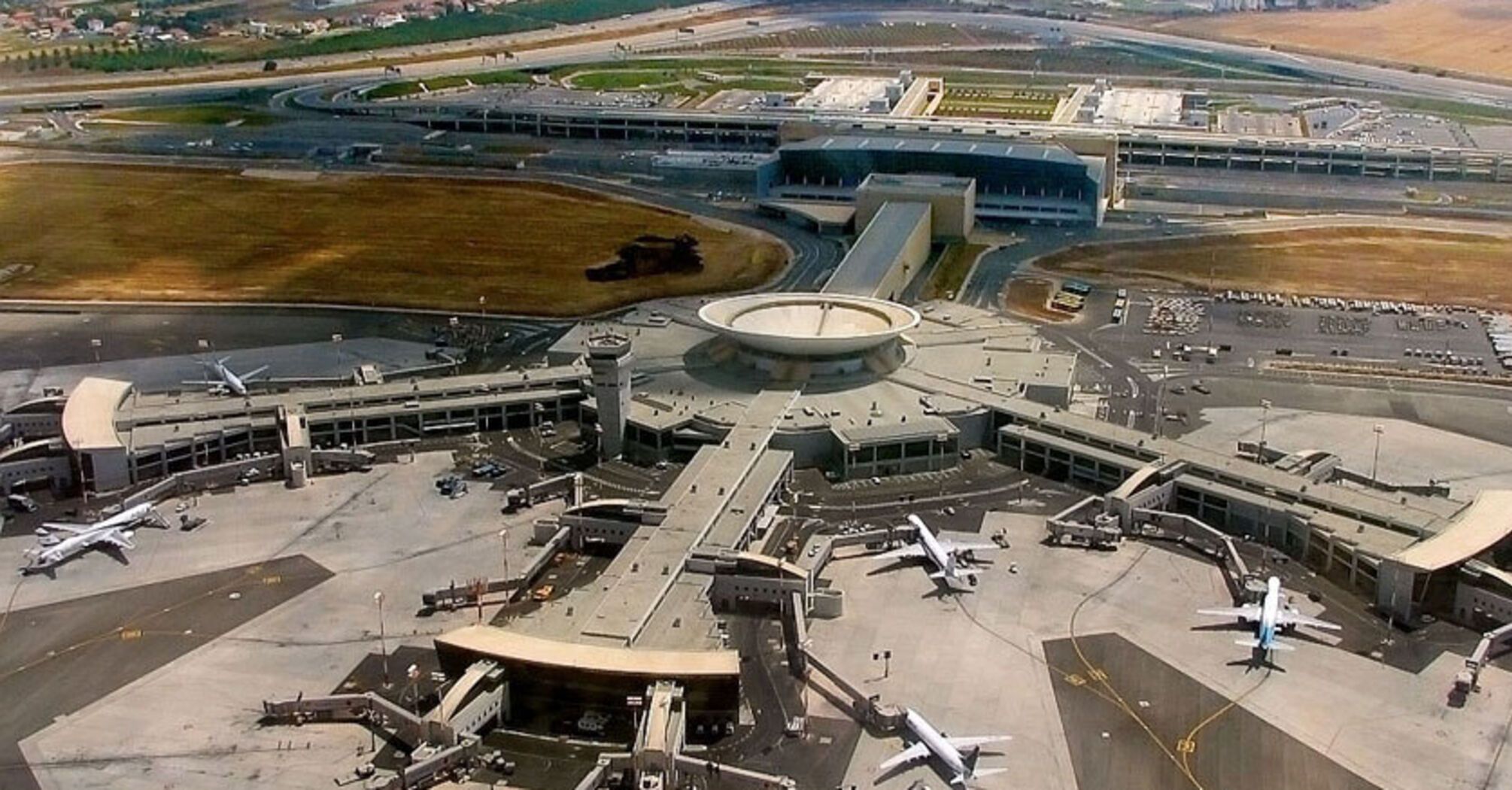 Izrael otwiera przestrzeń powietrzną po 5-godzinnym ataku Iranu, który wystrzelił setki rakiet i dronów Shahed