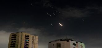 Iran wystrzeliwuje prawie 200 dronów Shahed i ponad sto rakiet w kierunku Izraela, Tel Awiw przygotowuje odpowiedź: co wiadomo (aktualizacja)
