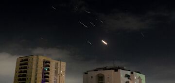 Iran wystrzeliwuje prawie 200 dronów Shahed i ponad sto rakiet w kierunku Izraela, Tel Awiw przygotowuje odpowiedź: co wiadomo (aktualizacja)