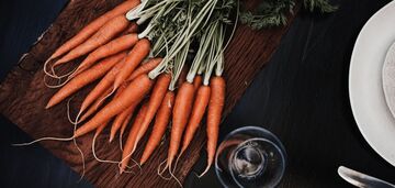 How to cook carrots to make them delicious and healthy: recipe in a pan