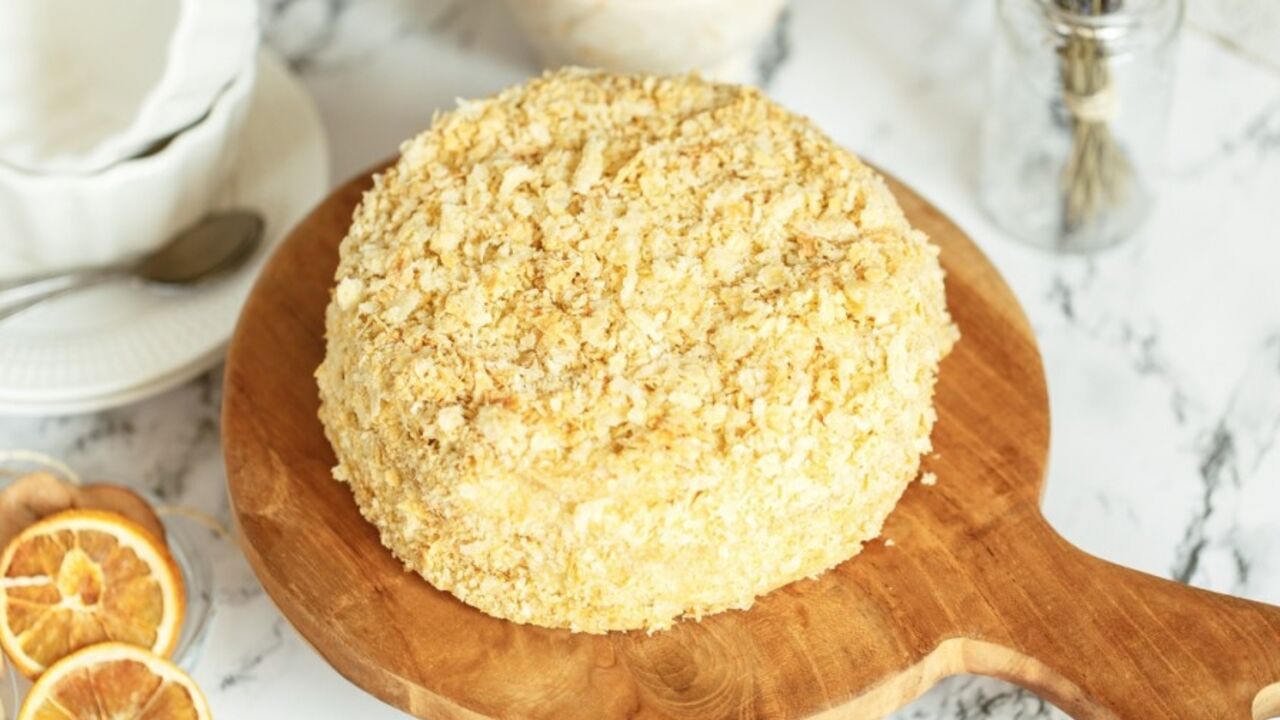 Delicious no-bake Plombir cake instead of Napoleon: what to make the dough from