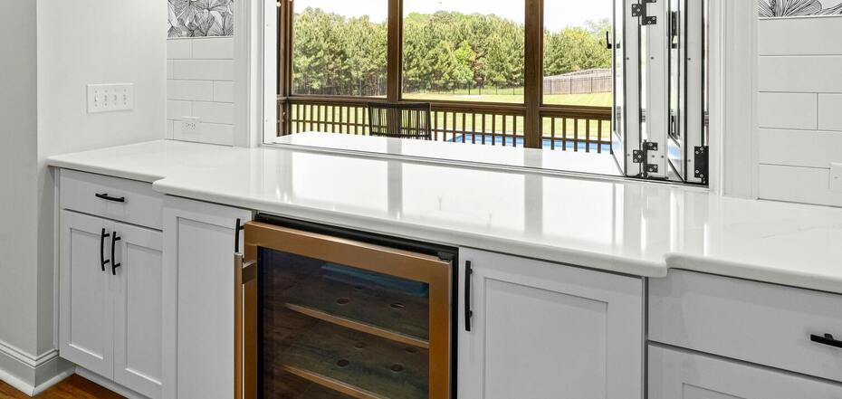 Порівняння матових і глянцевих стільниць