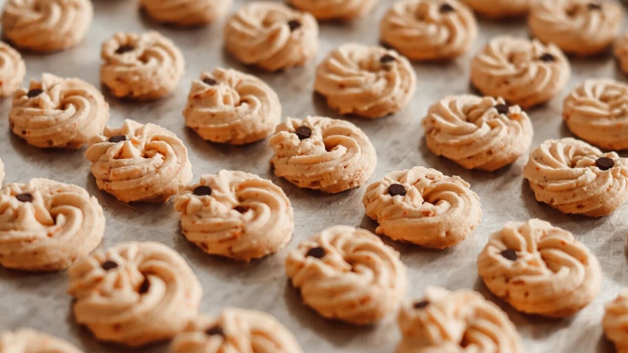 "Goose's feet" cottage cheese biscuits without eggs: a recipe that has been tested over the years