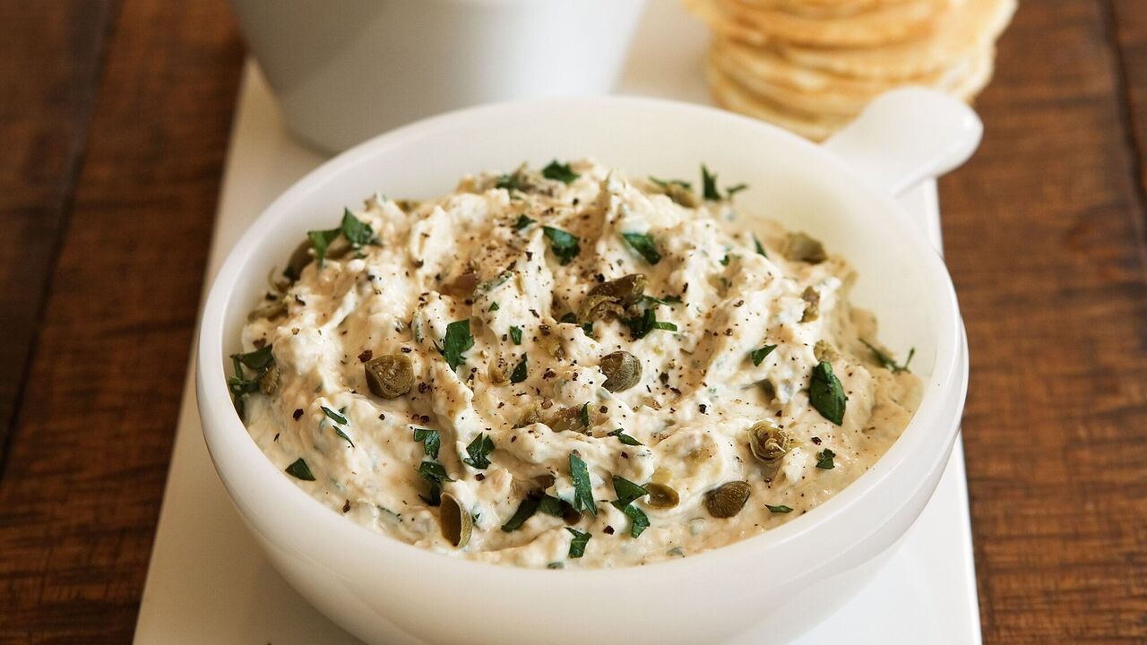 Basic spring spread with tuna: add fresh cucumber and lots of green onions