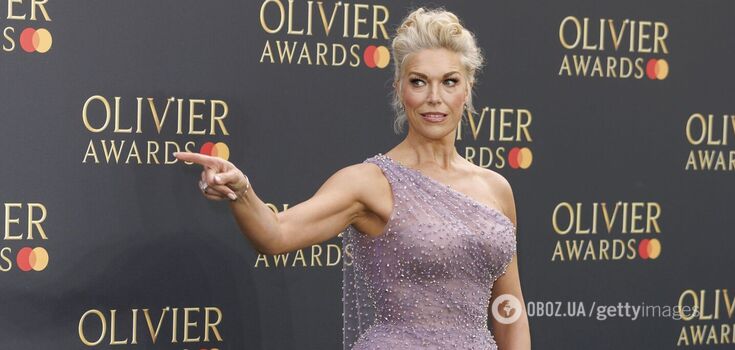 Hannah Waddingham put a photographer who asked her to expose her leg in his place: the audience was screaming with delight. Video.