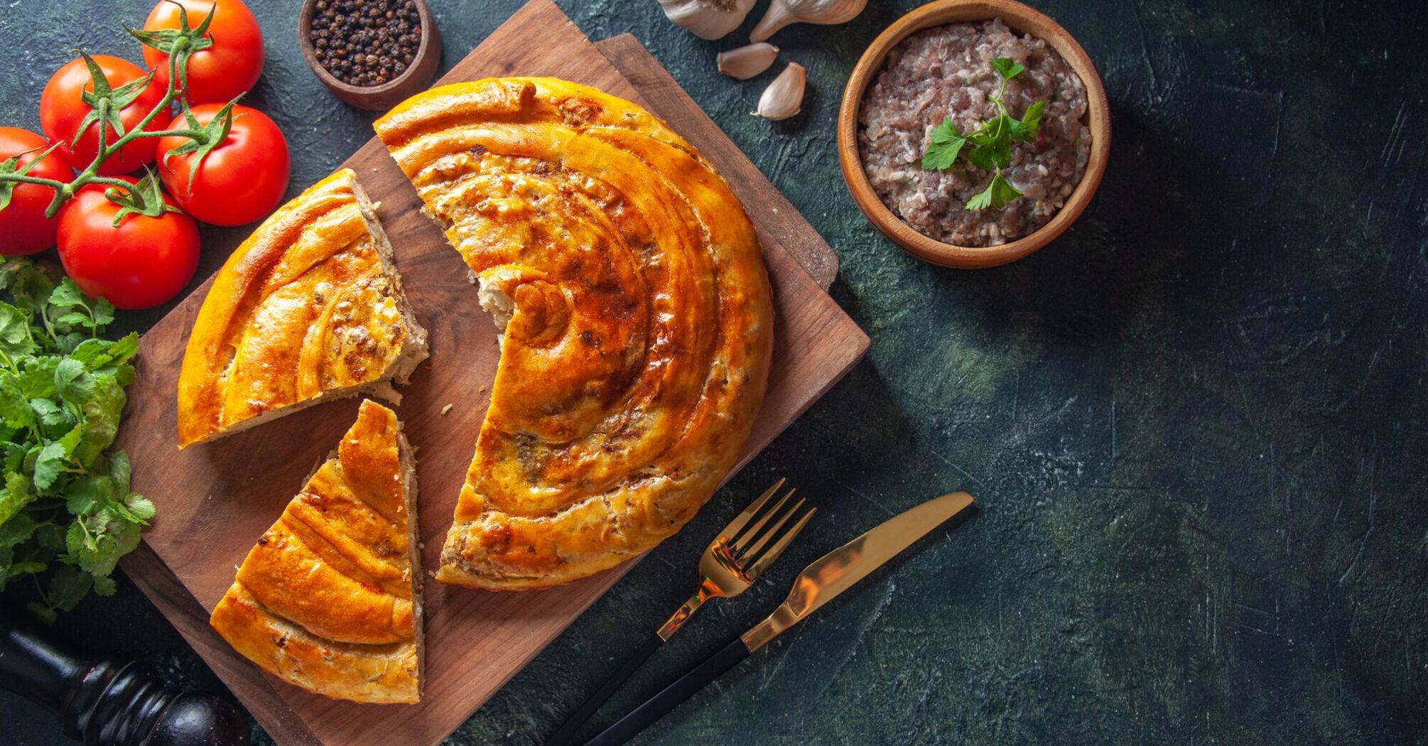 Minced meat pie without kneading the dough: a reliable recipe for unexpected guests