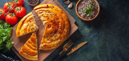 Minced meat pie without kneading the dough: a reliable recipe for unexpected guests