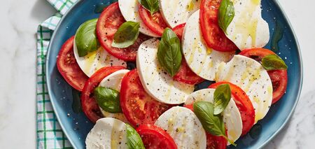 The simplest three-ingredient Caprese salad: 5 minutes to prepare